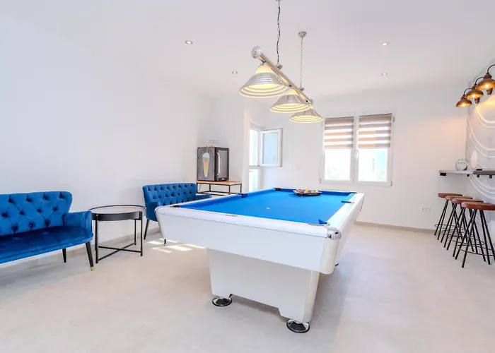 Danica - By Guide Villa