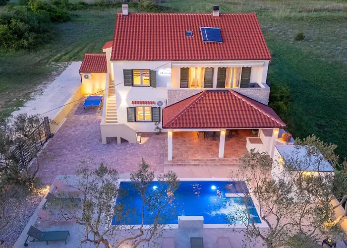 Danica - By Guide Villa